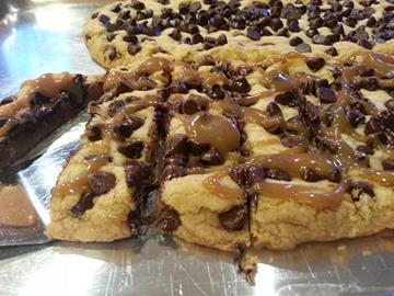 May Recitrees: Quick Chocolate Chip Cookie Bars, with or without drizzle