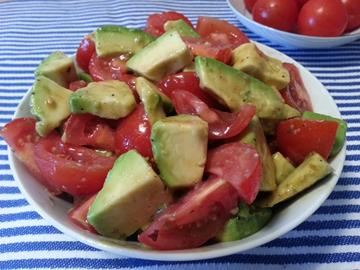August Recitrees: Avocado Tomato Salad